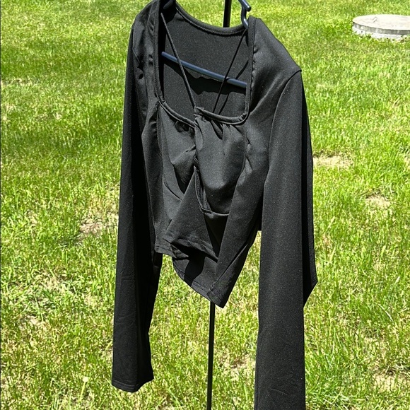 Dance Class Top XL Stylish Black Long Sleeve Top w/Crisscross Details & Cutout - Picture 4 of 8